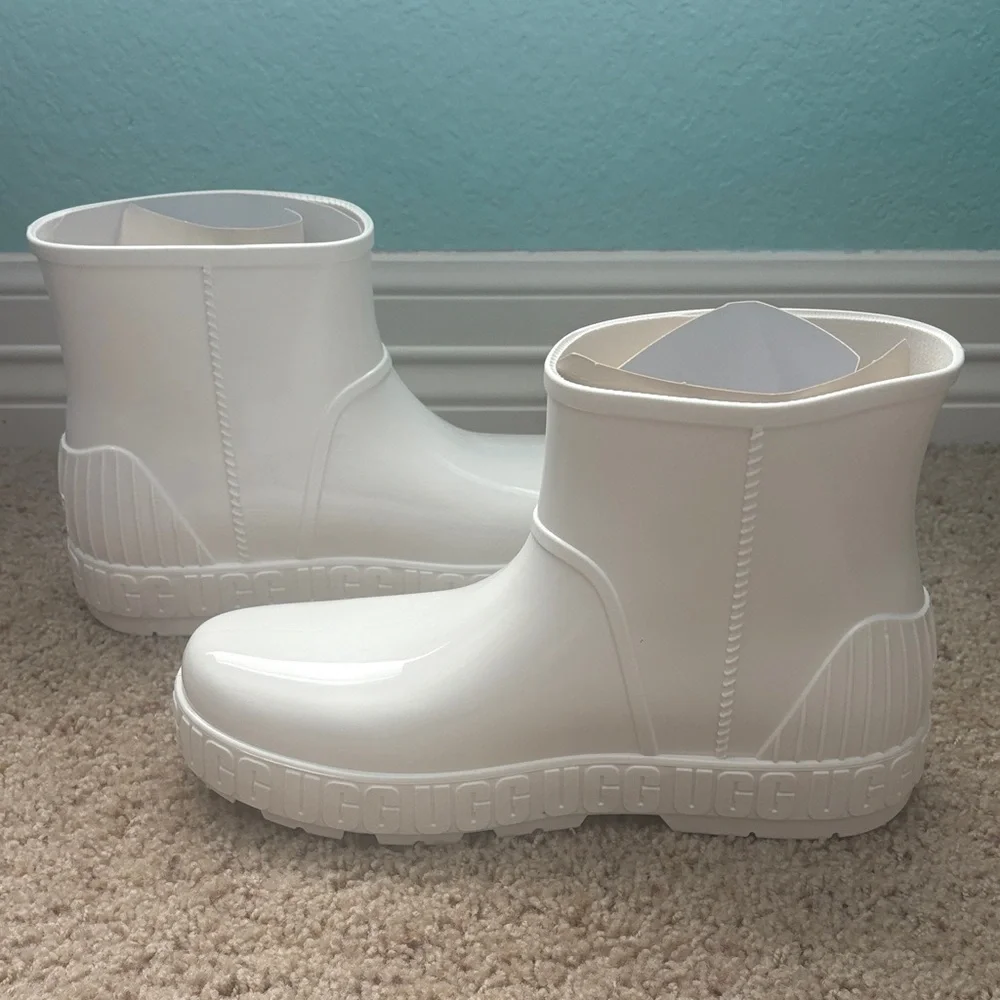 UGG‎ Womens Glossy White Rain Boots Size 12 New in Box